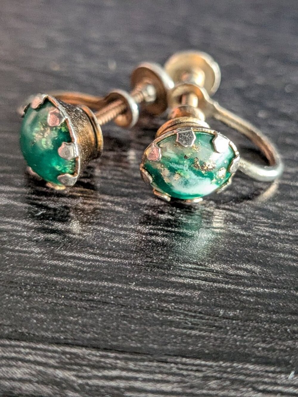 Vintage Green Mottled Stone Look Screw Back Earrings Costume Jewelry